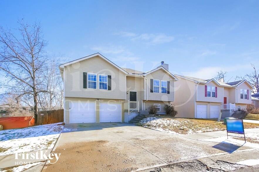 419 N Queen Ridge Ave