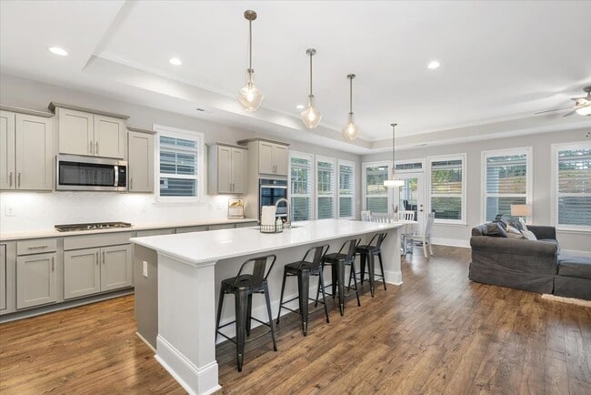 Photo - 204 Holly Springs Ct