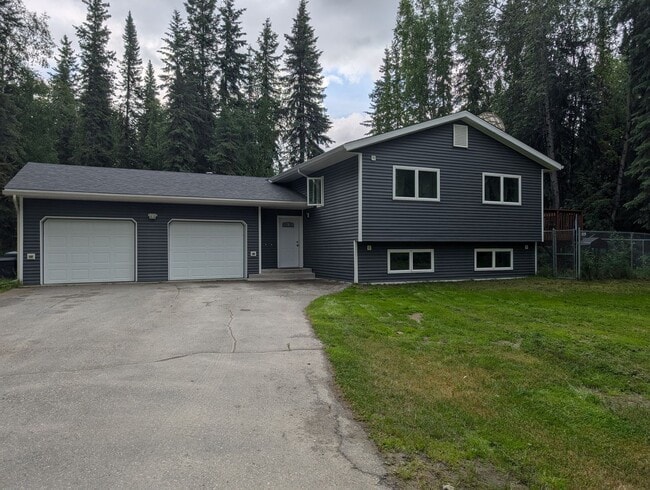 Duplex lower unit in North Pole - Duplex lower unit in North Pole Townhome