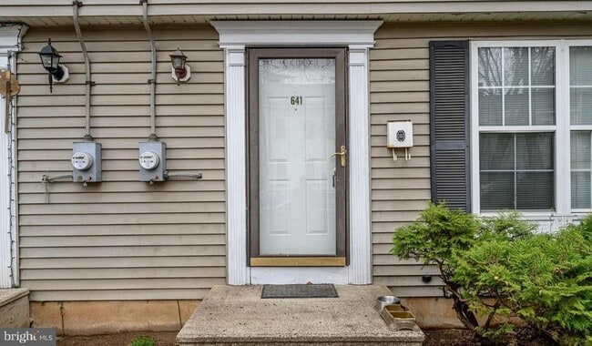 Building Photo - 641 Lamberton St Rental