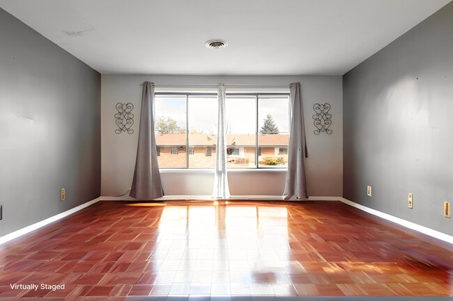 Photo - 310 George St