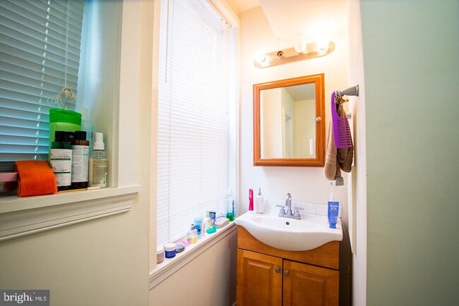 Photo - 1431 Lombard St Unit 2