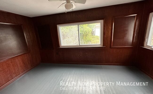 Photo - 5063 Thomas St