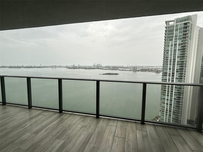 Photo - 650 NE 32nd St Condominio Unidad 3905