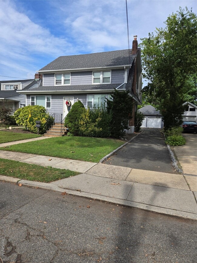 Building Photo - 72 Pearsall Ave Rental