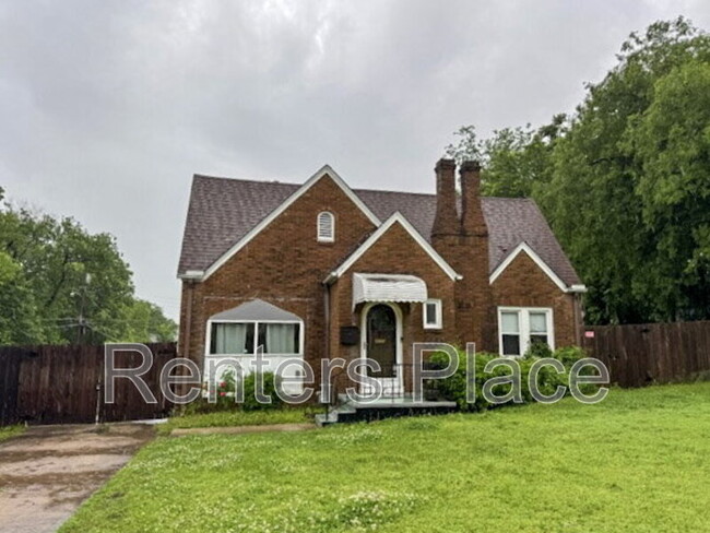 Photo - 2233 N Denver Blvd House