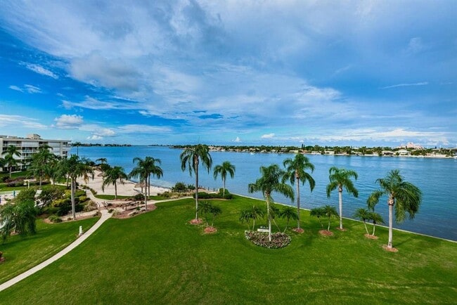 6001 Bahia Del Mar Cir N Unit 527