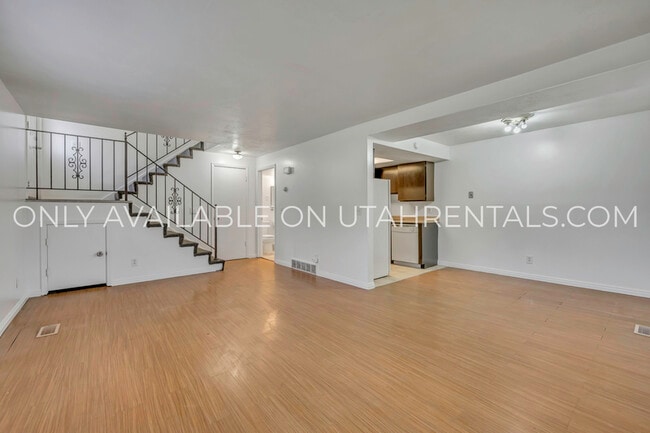 Building Photo - 220 W Foxbridge Dr