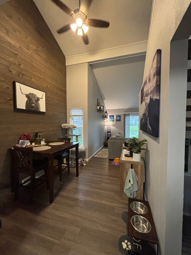 Photo - 806 E Sylvan Ave