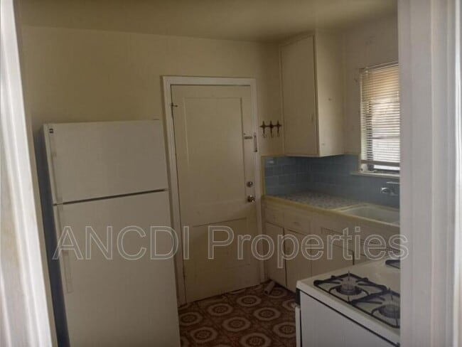 Photo - 703 Spring St