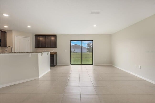 Photo - 1172 Moyle Way