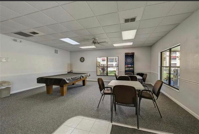 Req room - 5817 Park St N Unidad 409