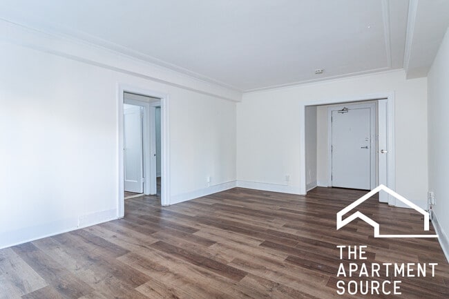 Photo - 2756 N Pine Grove Ave Unit 808