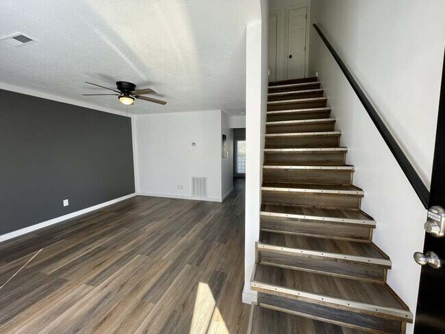 Photo - 1642 Hillwood Dr Unit D-5