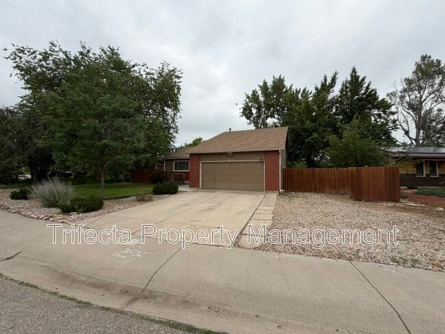 Building Photo - 2718 Garden Dr