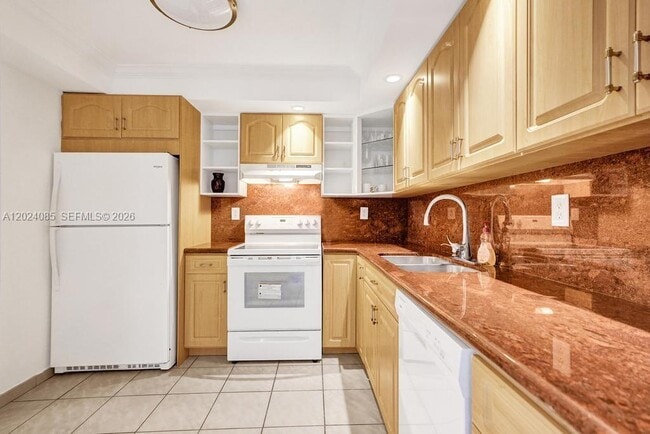 Photo - 1623 Collins Ave Unit 512