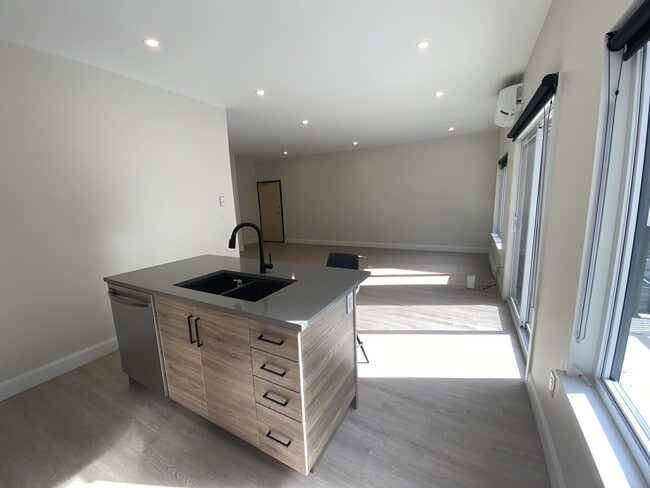 Photo - 180 Hillsborough Rd Unit 201