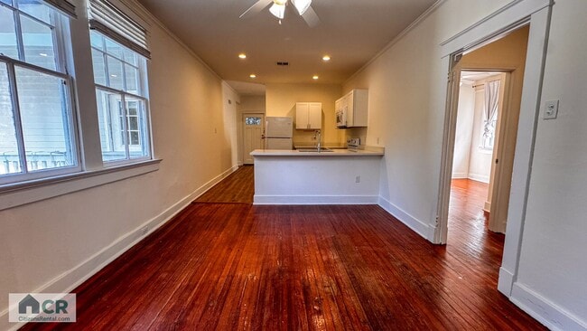 Photo - 5bd/2ba Near Campus and Broadway!