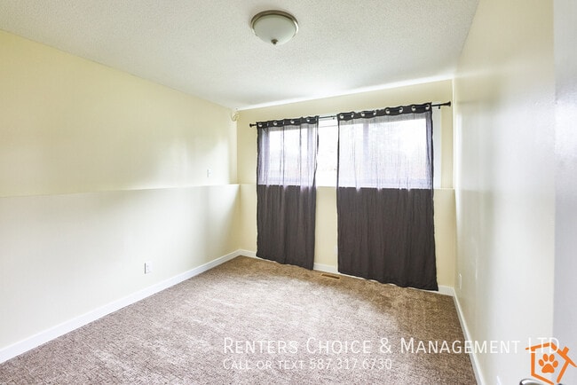 Photo - Townhouse with Assigned Parking, Laundry In Unit