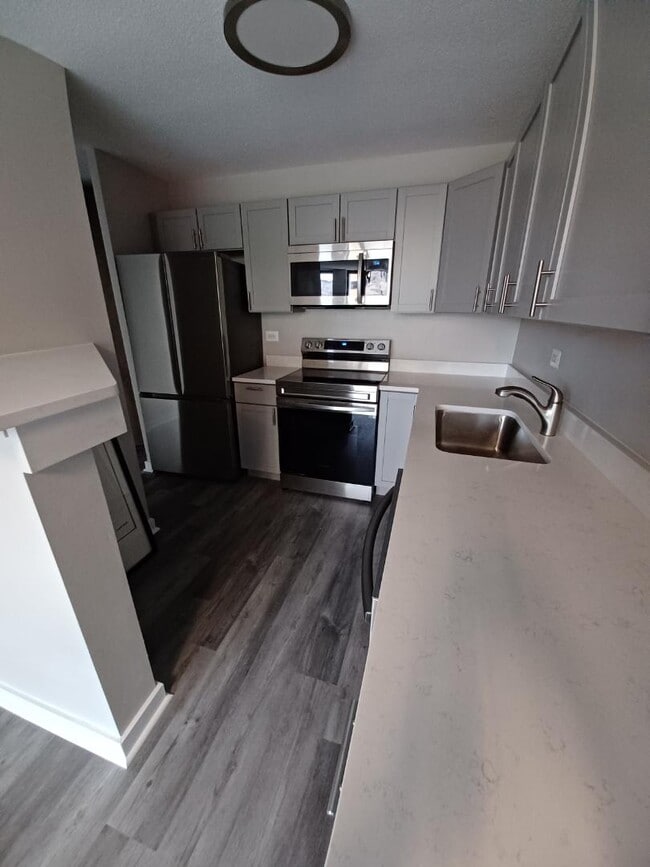 Photo - 5100 N Marine Dr