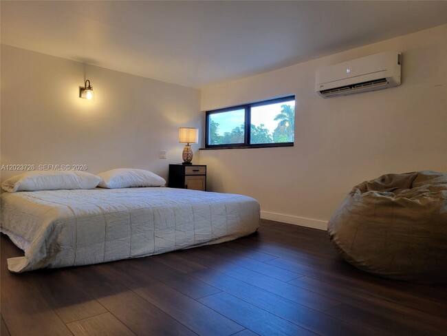 Building Photo - 5866 SW 60th St Unit 3