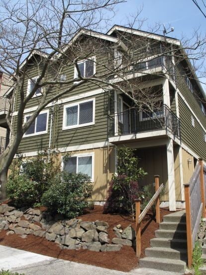 Building Photo - Gorgeous 3 bed/3.5 bath Queen Anne Townhouse!