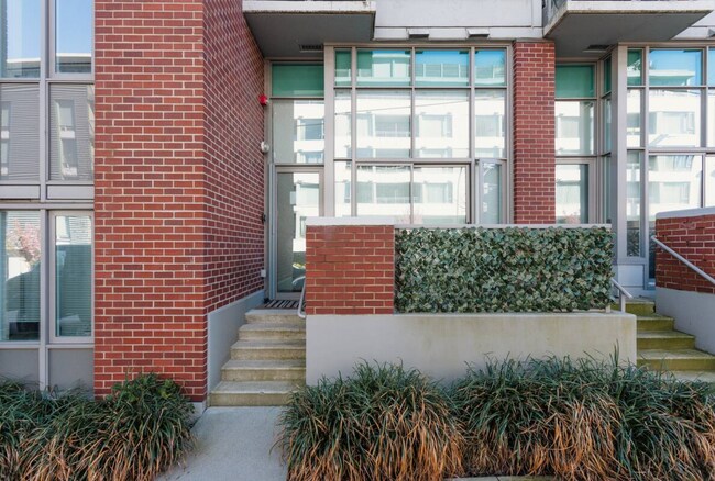 Building Photo - 270 E 6th Ave Unit TH