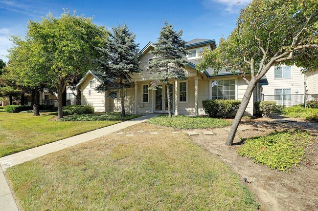 Photo - Spacious, Open-Concept 2/2 Condo SSF Unit 231