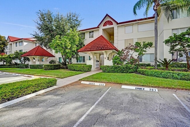 Photo - 107 Half Moon Cir Unit H1