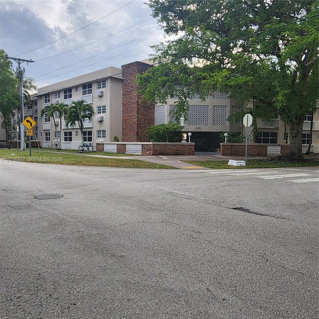 Building Photo - 6580 Santona St Unit A8