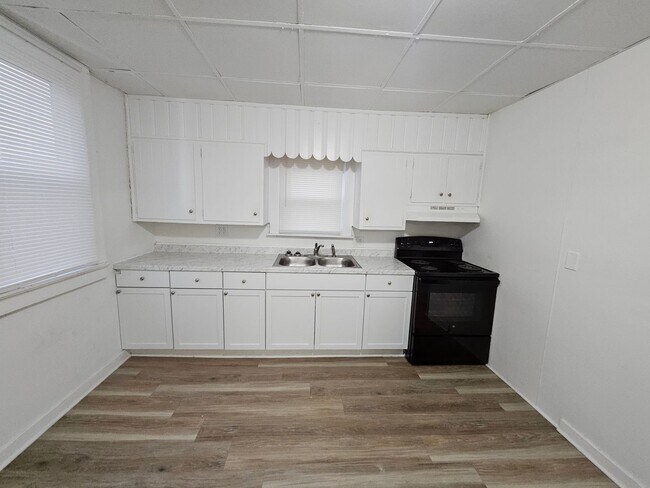 Photo - 109 E Eichel Ave Unit B