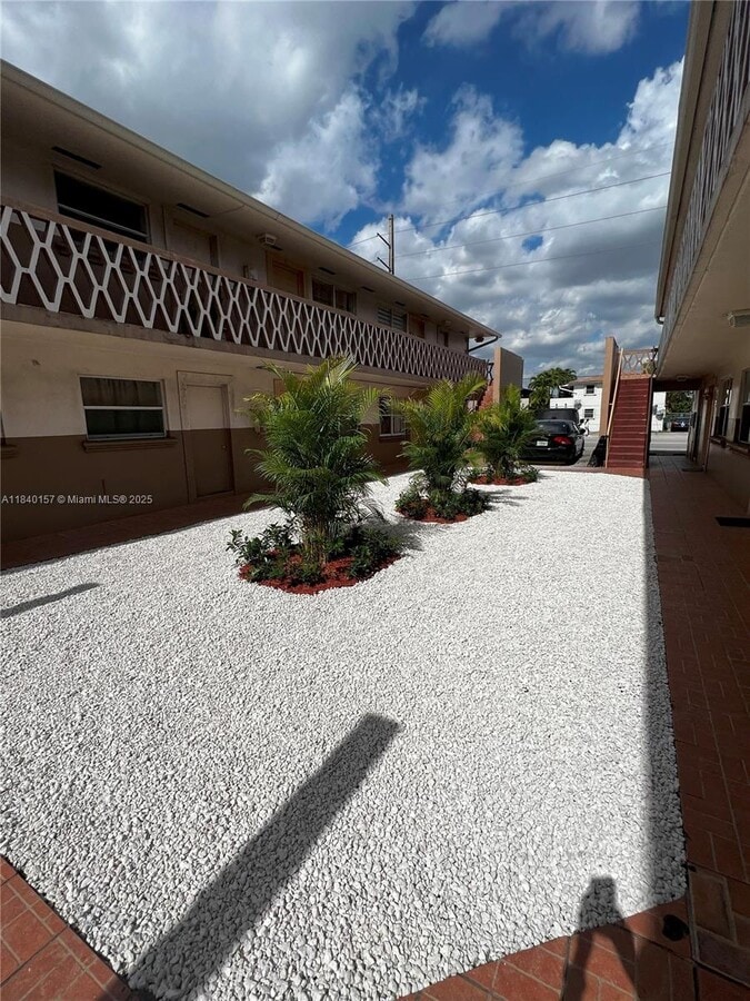 Photo - 664 W 29th St Apartamento Unidad 6