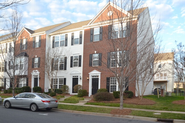 Building Photo - 1/2 MO/OFF SPECIAL- Ballantyne Towhome 3 bed 4 bath Community Pool