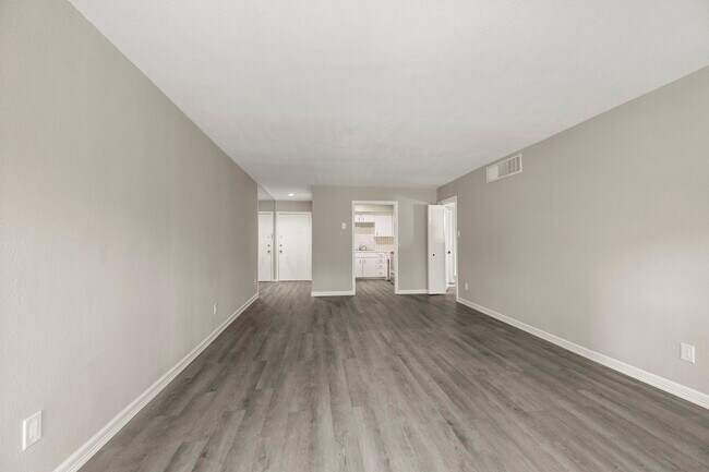 Photo - 5050 Ambassador Way