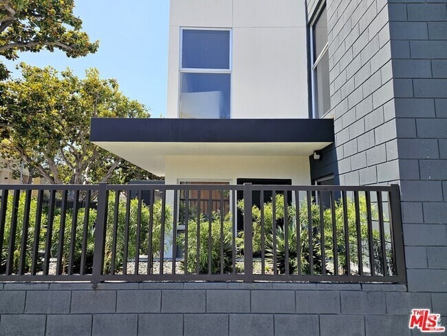 Building Photo - 1617 Broadway Unit B Rental