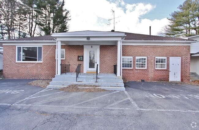 Building Photo - Large 4 bedroom, 2 bath home for rent in R... Unit House