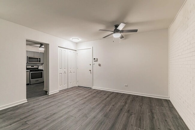 Photo - 705 S Milwaukee Ave