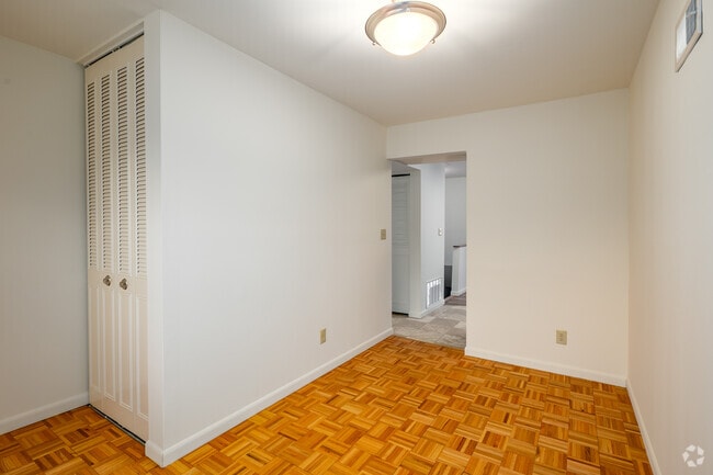 1BR, 1BA - 876SF - Dining Room