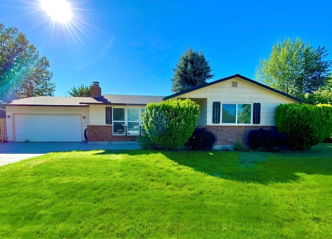 Building Photo - 3 bedroom 2 Bath 2 Car Garage Single Level Home near Micron and BSU