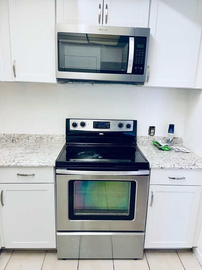 Kitchen 1 - 2500 Coral Springs Dr Unidad 115