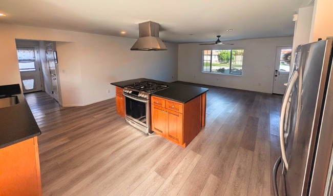 Photo - 365 Elkwood Ave