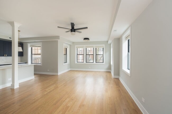 Photo - 2020 W Montrose Ave