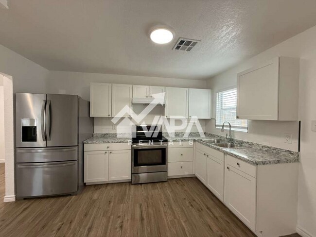 Photo - 2902 Woodcliffe St