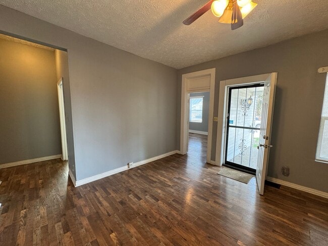 Photo - Bates Hendricks 3 Bedroom 2 Bath