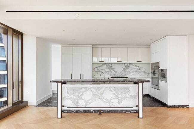 Photo - 500 W 18th St