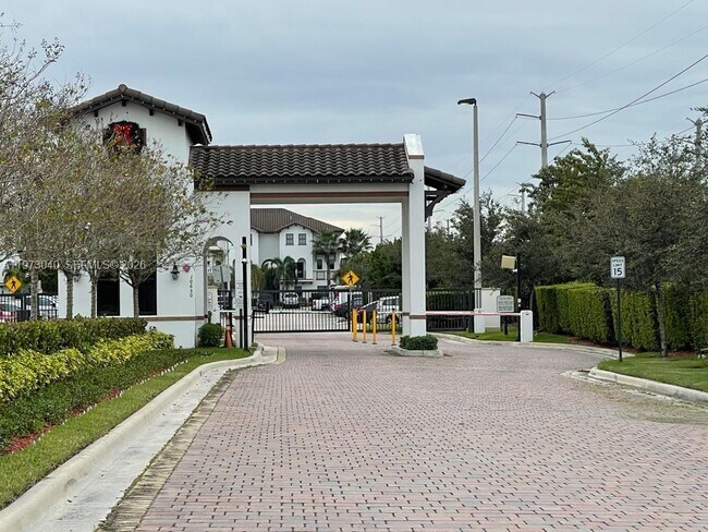 Photo - 10600 NW 88th St Unit 108