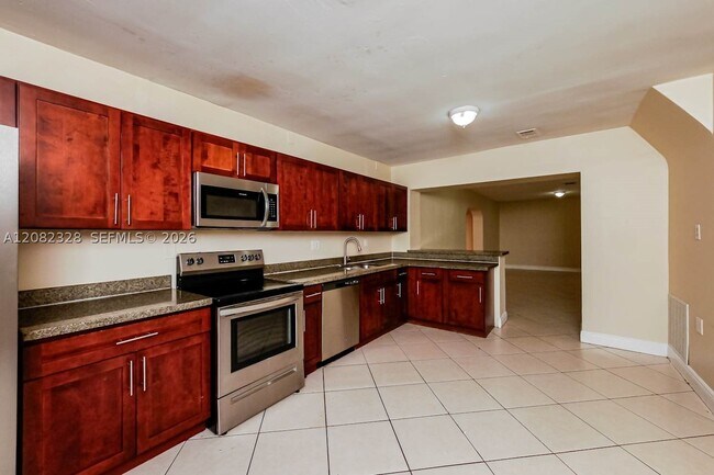 Photo - 623 W 63rd Dr