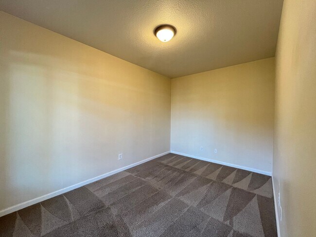 Photo - Beautiful 2 Bed + 2.5 Bath+ Bonus room Tow...