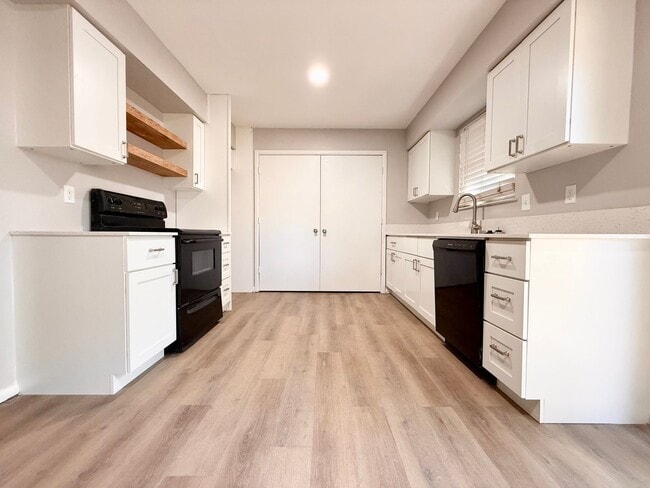 Photo - ***2607 Walker St***