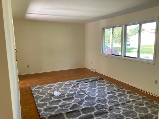 Photo - 43 Eagan Blvd